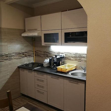 Adel Apartman Mako Luaran gambar