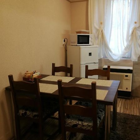 Adel Apartman Mako Luaran gambar