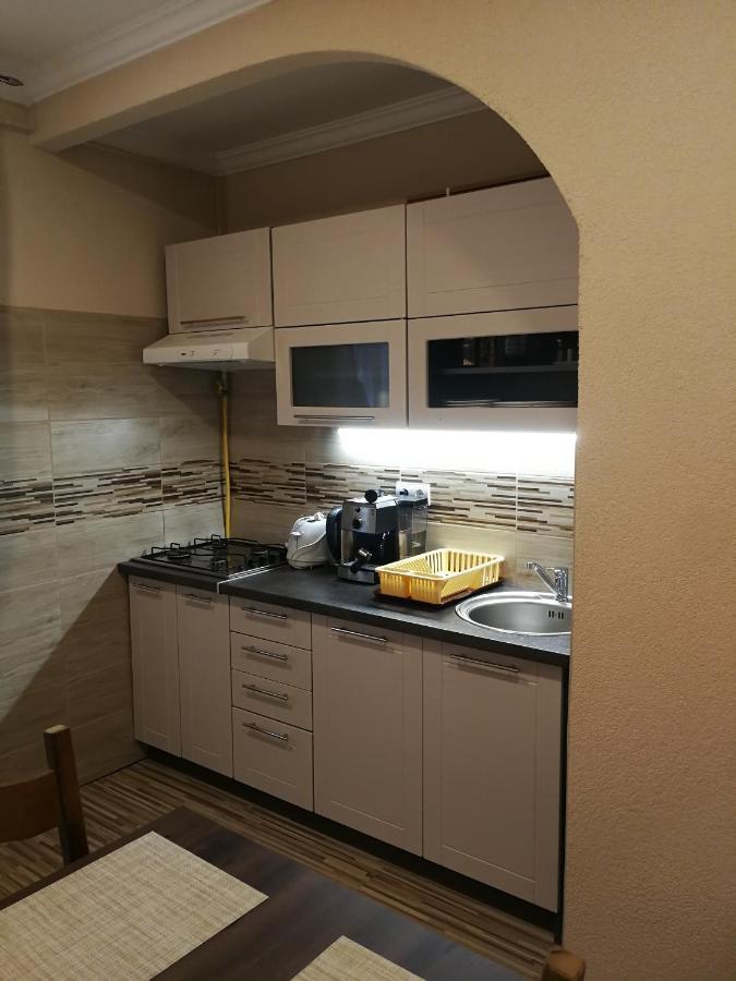 Adel Apartman Mako Luaran gambar