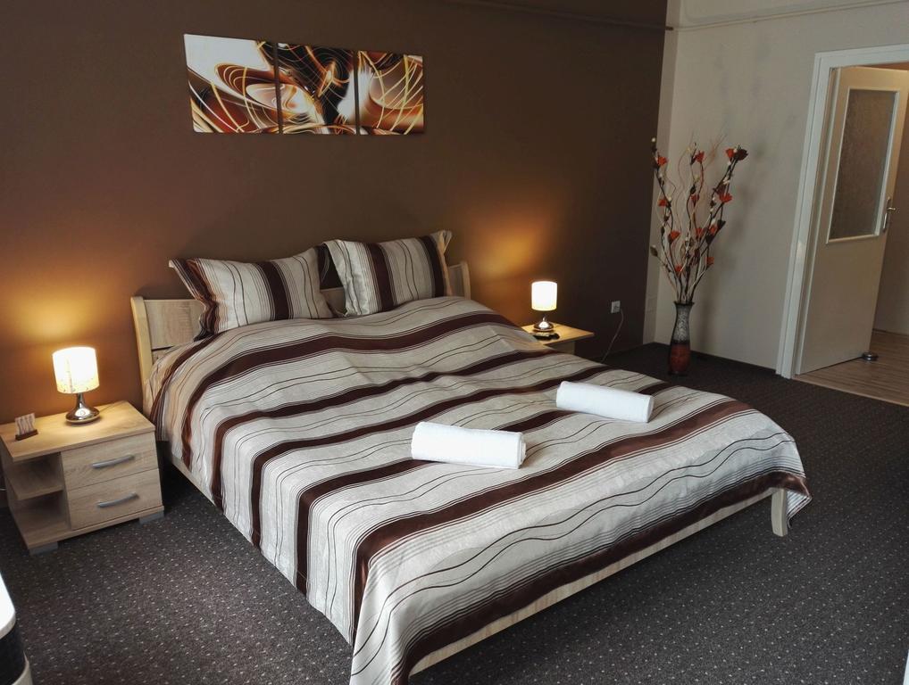 Adel Apartman Mako Luaran gambar